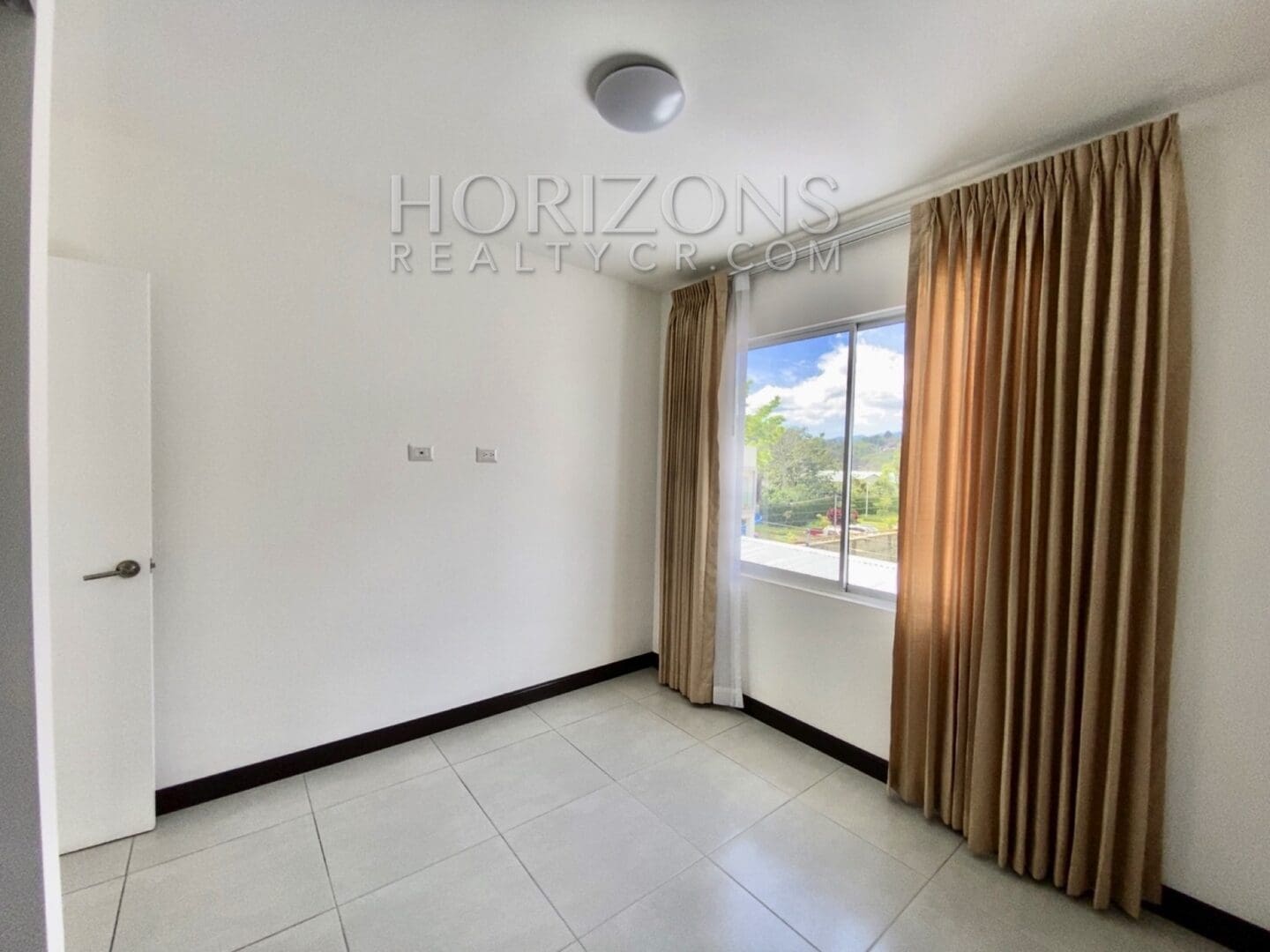 SE VENDE CASA EN CONDOMINIO VIBRE CURRIDABATMODERNA nja959