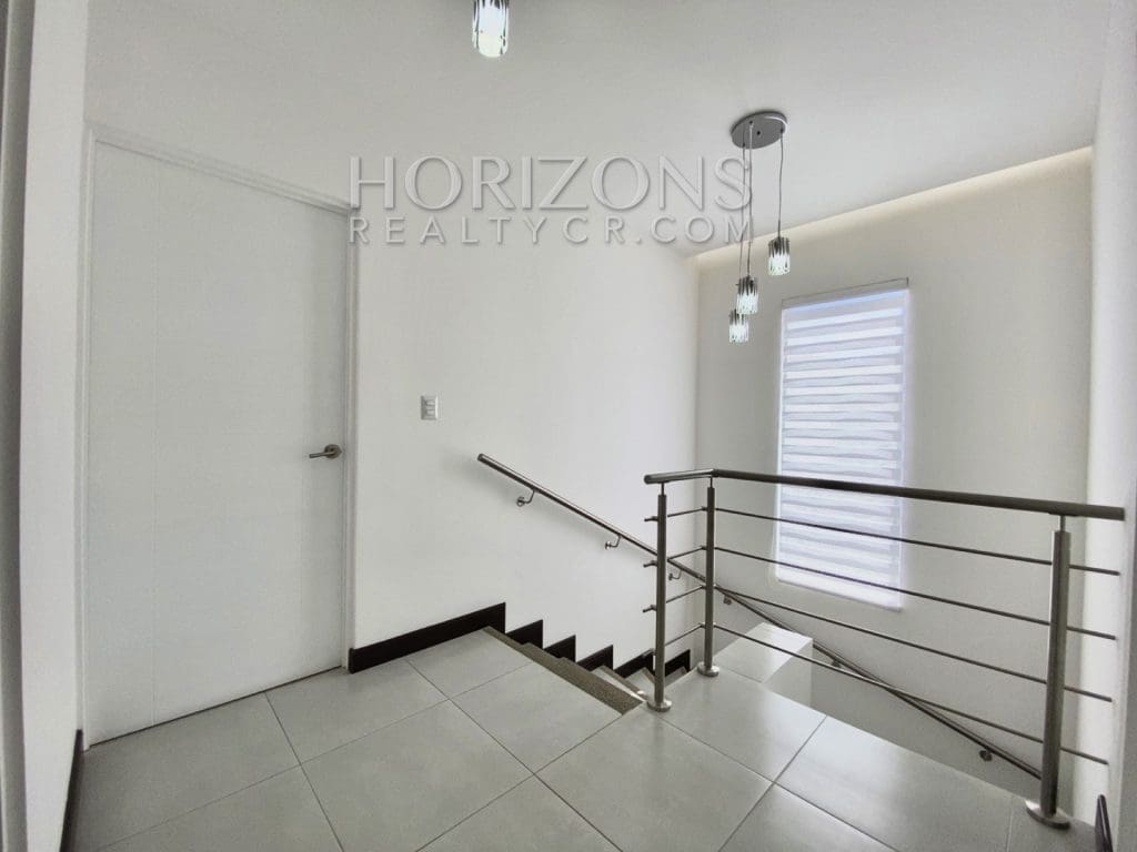 SE VENDE CASA EN CONDOMINIO VIBRE CURRIDABATMODERNA nja959