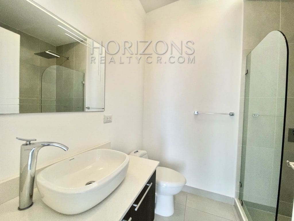 SE VENDE CASA EN CONDOMINIO VIBRE CURRIDABATMODERNA nja959