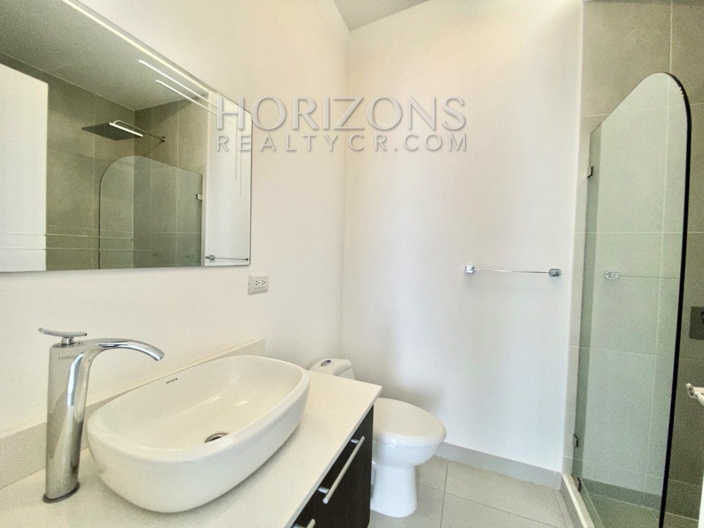 SE VENDE CASA EN CONDOMINIO VIBRE CURRIDABATMODERNA nja959