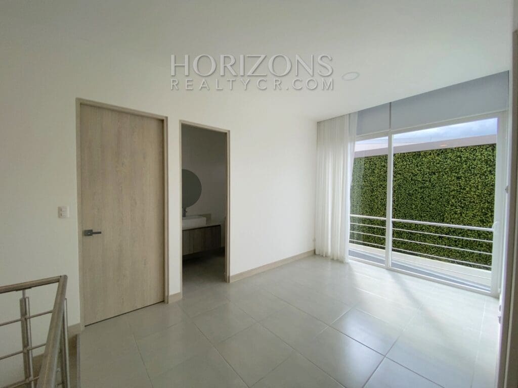 SE ALQUILA CASA PARA ESTRENAR EN LA RIBERA BELEN 3 HABITACIONES CONDOMINIO CON AMENIDADES DE PRIMERA njr13