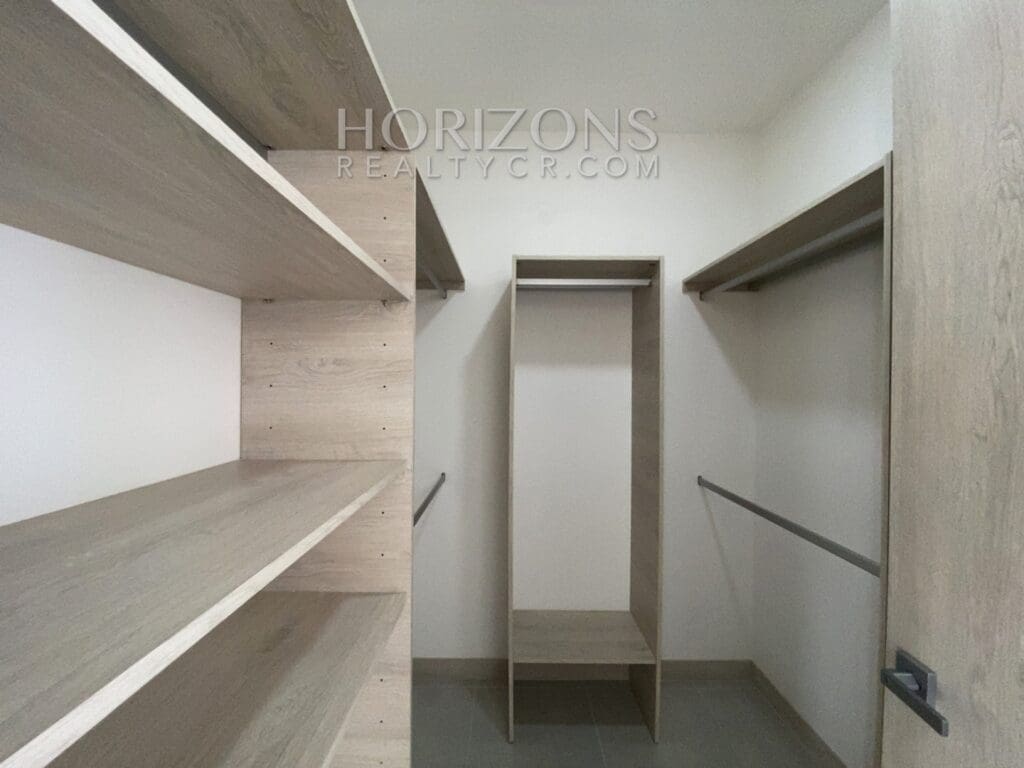 SE ALQUILA CASA PARA ESTRENAR EN LA RIBERA BELEN 3 HABITACIONES CONDOMINIO CON AMENIDADES DE PRIMERA njr13