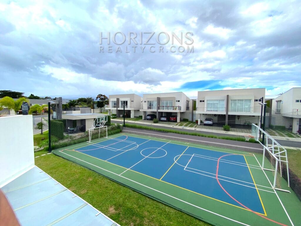 SE ALQUILA CASA PARA ESTRENAR EN LA RIBERA BELEN 3 HABITACIONES CONDOMINIO CON AMENIDADES DE PRIMERA njr13