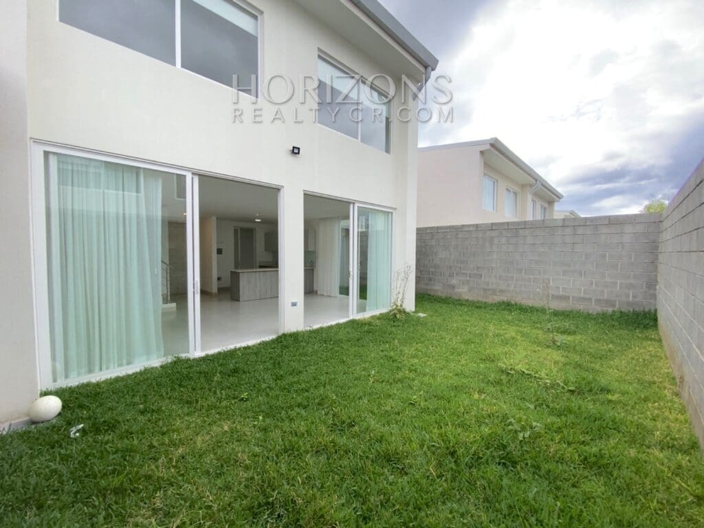 SE ALQUILA CASA PARA ESTRENAR EN LA RIBERA BELEN 3 HABITACIONES CONDOMINIO CON AMENIDADES DE PRIMERA njr13
