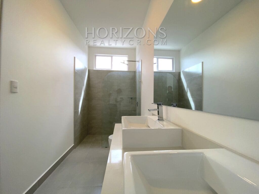 SE ALQUILA CASA PARA ESTRENAR EN LA RIBERA BELEN 3 HABITACIONES CONDOMINIO CON AMENIDADES DE PRIMERA njr13