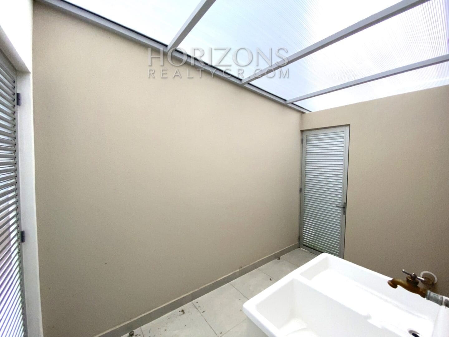 SE ALQUILA CASA PARA ESTRENAR EN LA RIBERA BELEN 3 HABITACIONES CONDOMINIO CON AMENIDADES DE PRIMERA njr13