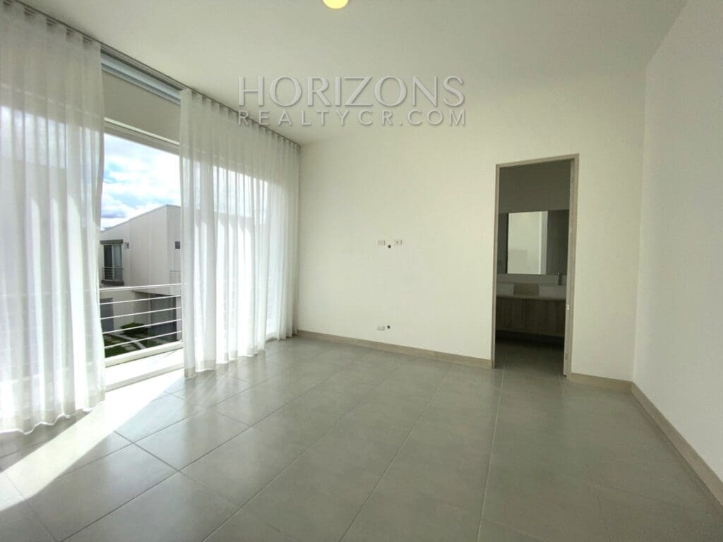 SE ALQUILA CASA PARA ESTRENAR EN LA RIBERA BELEN 3 HABITACIONES CONDOMINIO CON AMENIDADES DE PRIMERA njr13