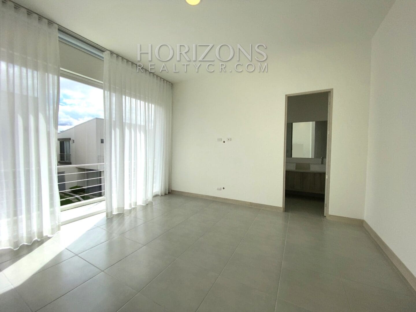 SE ALQUILA CASA PARA ESTRENAR EN LA RIBERA BELEN 3 HABITACIONES CONDOMINIO CON AMENIDADES DE PRIMERA njr13