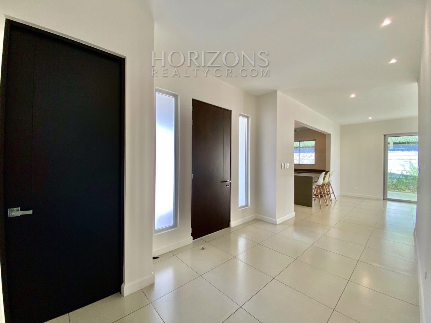 SE VENDE EN SANTA ANA CASA DE UN NIVEL 3 HABITACIONES Y OFICINA EN CONDOMINIO njr15