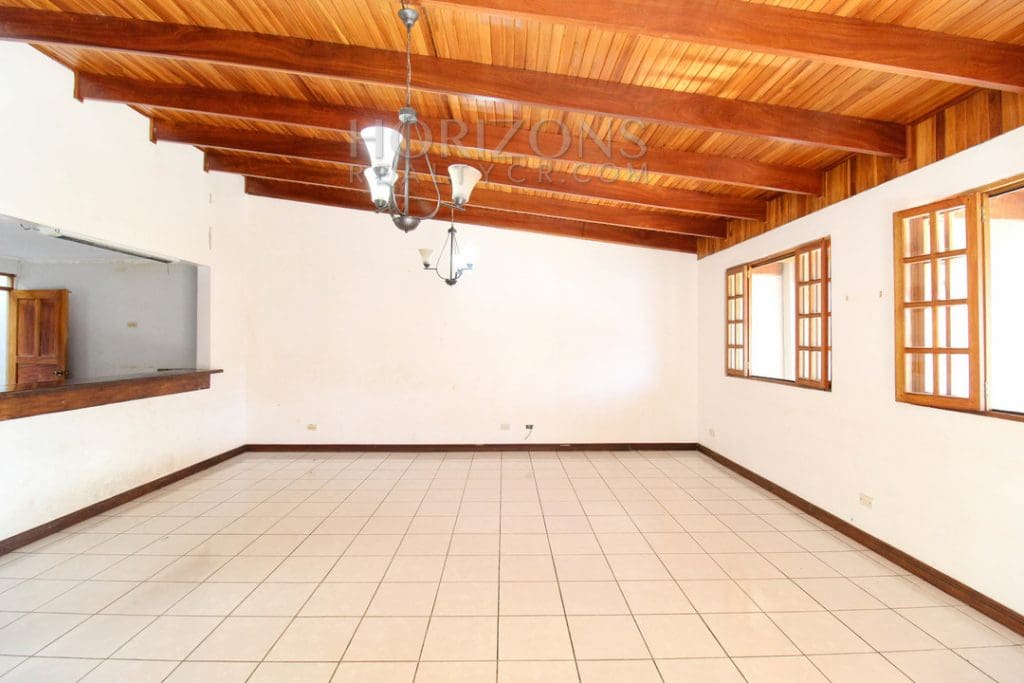 SE ALQUILA CASA SAN PEDRO 1 PLANTA 3 HABITACIONES + OFICINA noj713