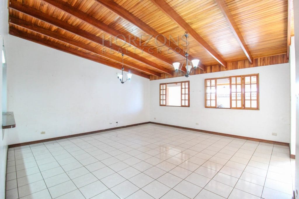 SE ALQUILA CASA SAN PEDRO 1 PLANTA 3 HABITACIONES + OFICINA noj713
