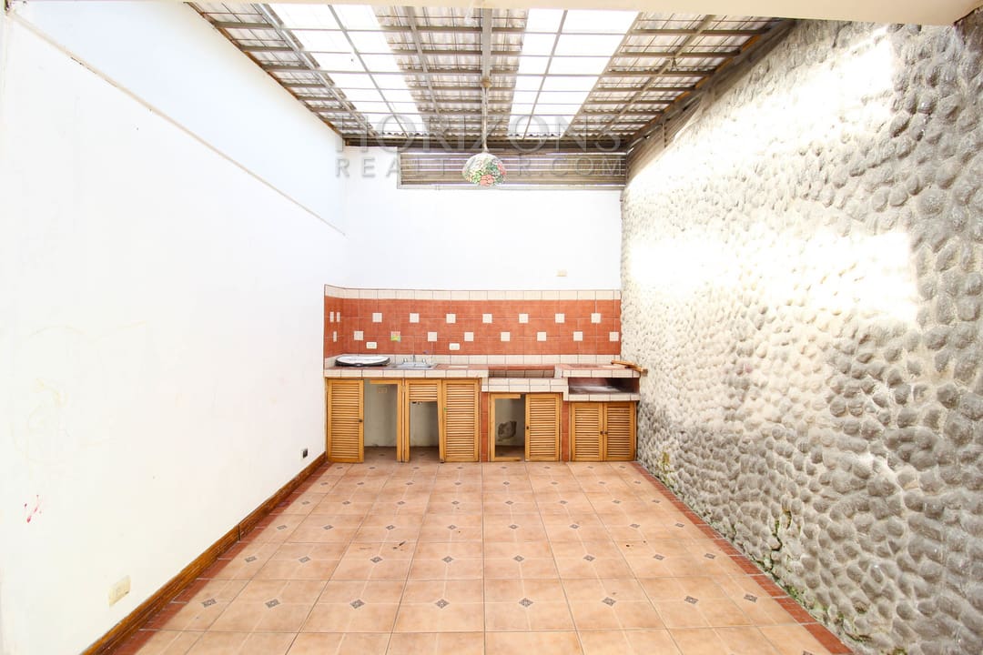 SE ALQUILA CASA SAN PEDRO 1 PLANTA 3 HABITACIONES + OFICINA noj713