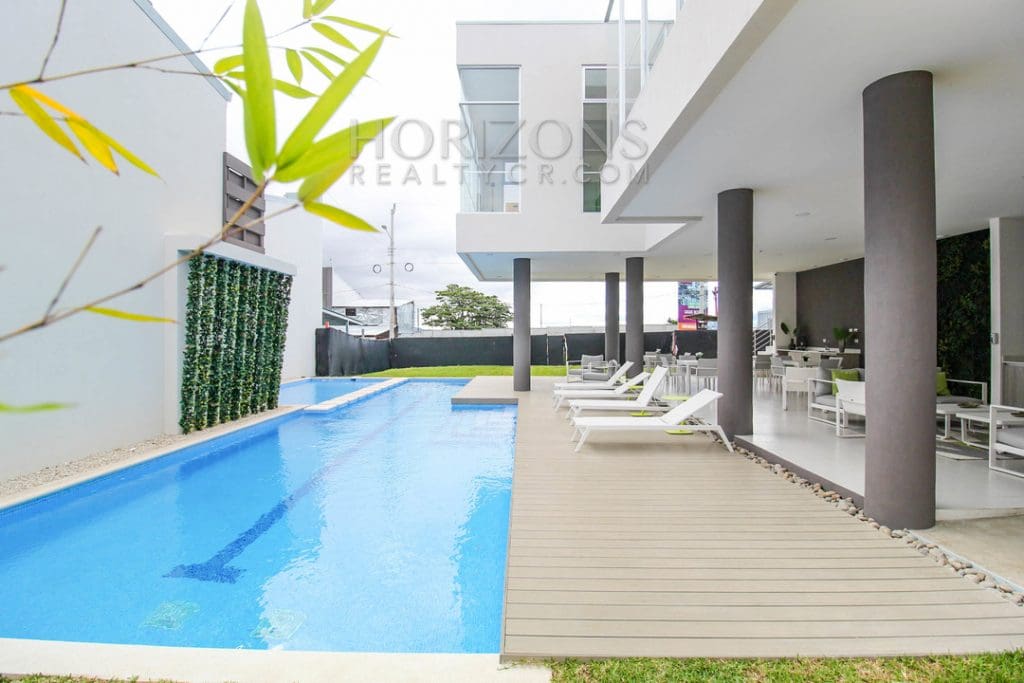 SE ALQUILA CASA CON TERRAZA EN SABANILLA 2 HABITACIONES AMENIDADES noj766