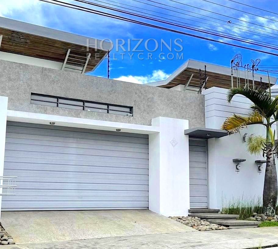 Se Alquila Casa Con Línea Blanca En Alajuela 300M2 3 Habitaciones Njr12