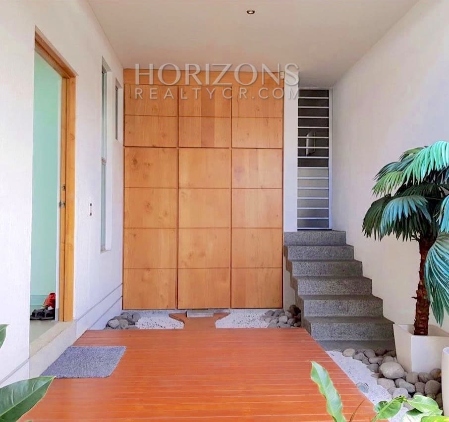 SE ALQUILA CASA CON LÍNEA BLANCA EN ALAJUELA 300M2 3 HABITACIONES NJR12