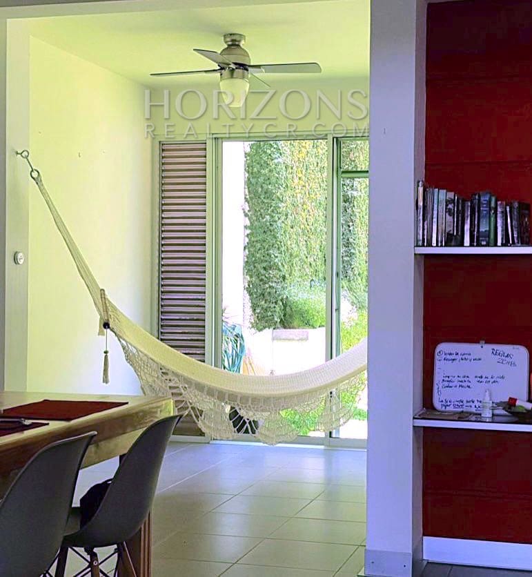 SE ALQUILA CASA CON LÍNEA BLANCA EN ALAJUELA 300M2 3 HABITACIONES NJR12