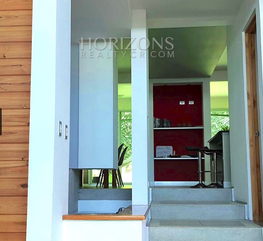 SE ALQUILA CASA CON LÍNEA BLANCA EN ALAJUELA 300M2 3 HABITACIONES NJR12