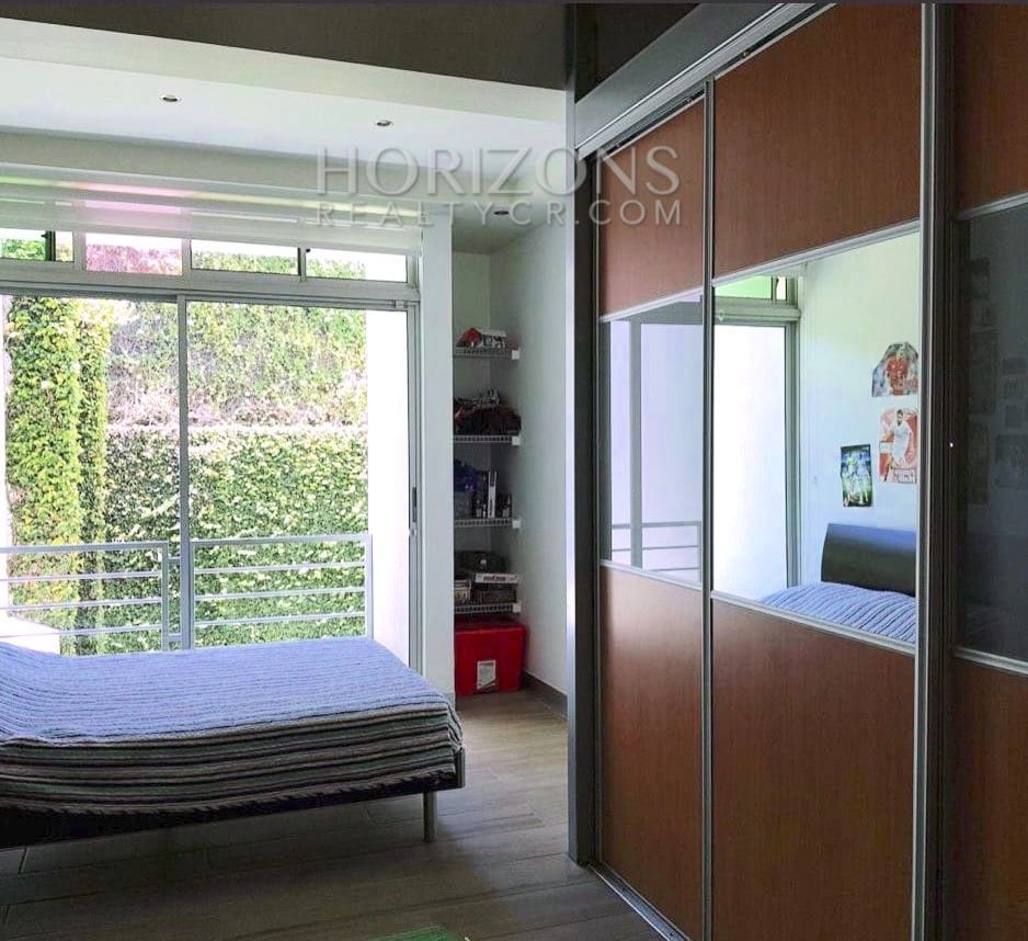 SE ALQUILA CASA CON LÍNEA BLANCA EN ALAJUELA 300M2 3 HABITACIONES NJR12