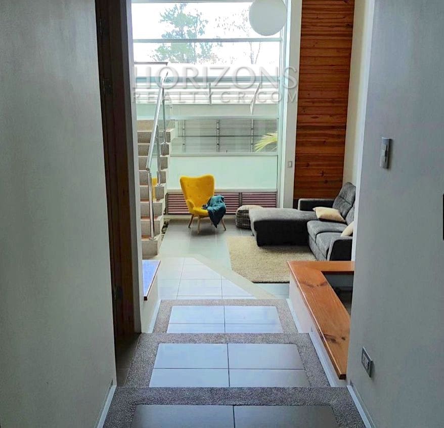 SE ALQUILA CASA CON LÍNEA BLANCA EN ALAJUELA 300M2 3 HABITACIONES NJR12