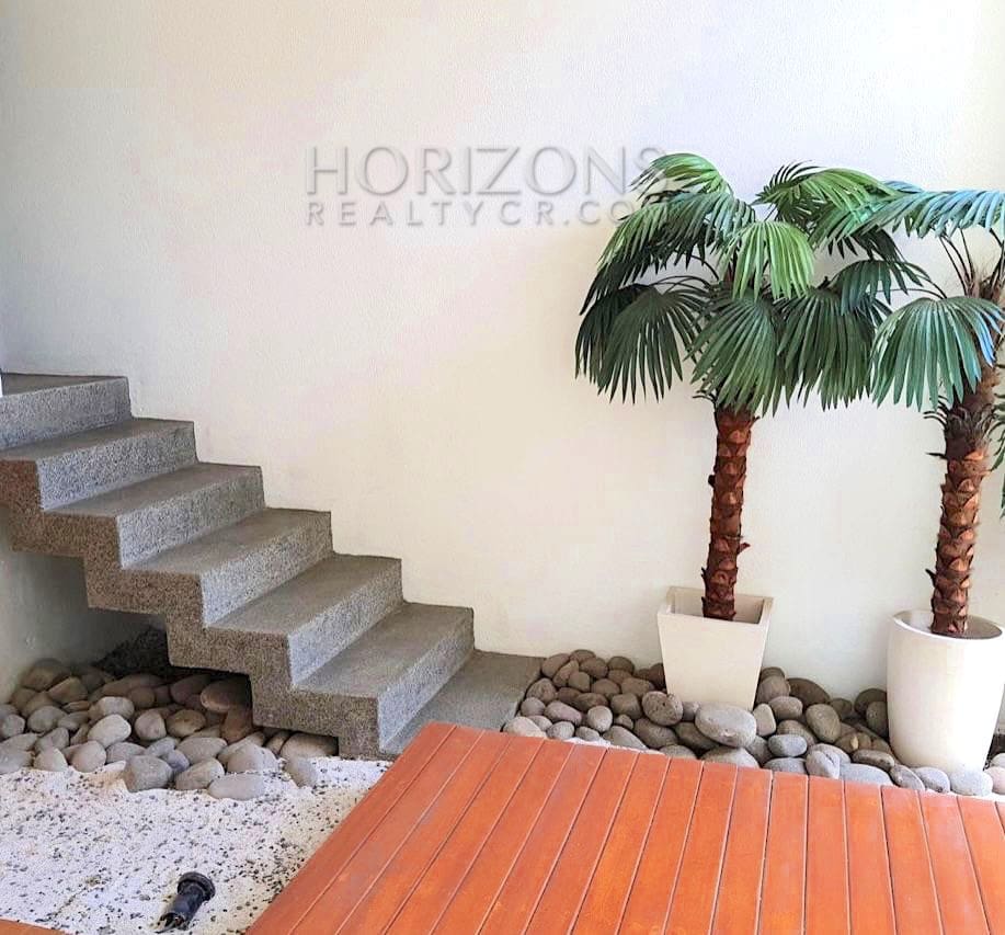 SE ALQUILA CASA CON LÍNEA BLANCA EN ALAJUELA 300M2 3 HABITACIONES NJR12
