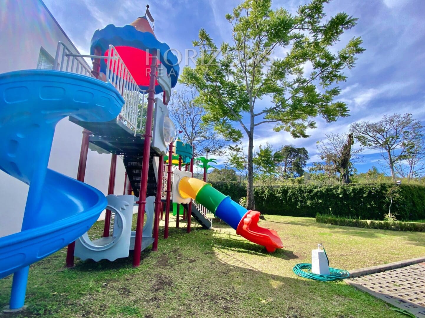 SE VENDE CASA EN CONDOMINIO VIBRE CURRIDABATMODERNA nja959