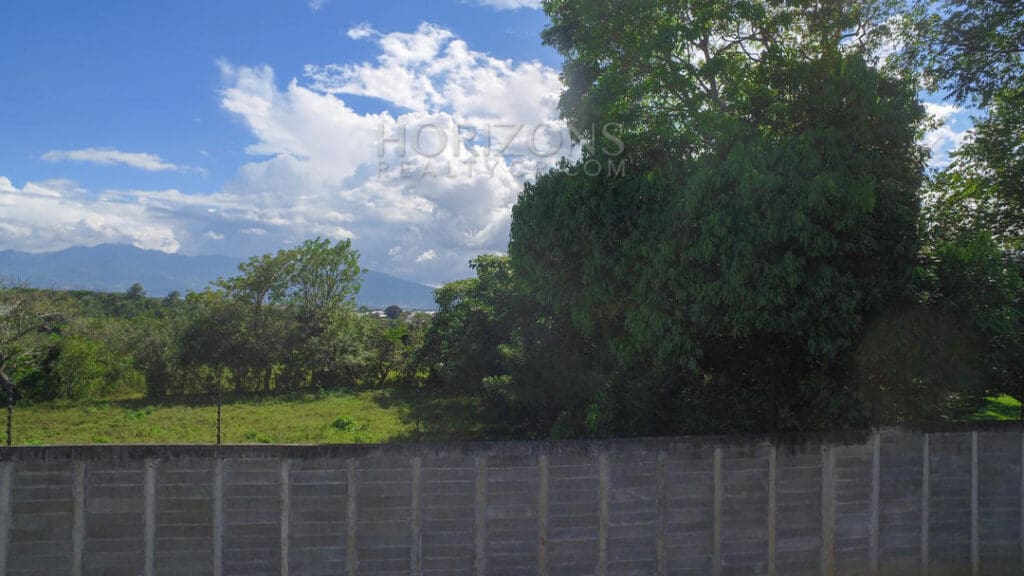 SE VENDE LOTE EN CONDOMINIO A 2 MINS AUTOMERCADO EN LA CEIBA ALAJUELA NJR02