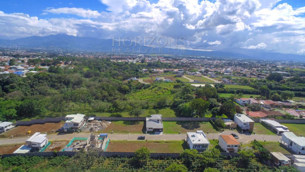 Se Vende Lote En Condominio A 2 Mins Automercado En La Ceiba Alajuela Njr02