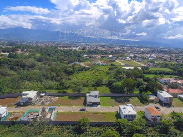 Se Vende Lote En Condominio A 2 Mins Automercado En La Ceiba Alajuela Njr02