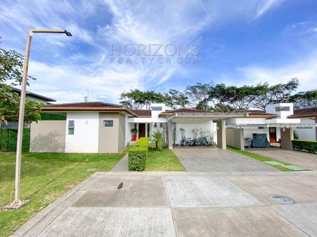 Se Vende En Santa Ana Casa De Un Nivel 3 Habitaciones Y Oficina En Condominio Njr15