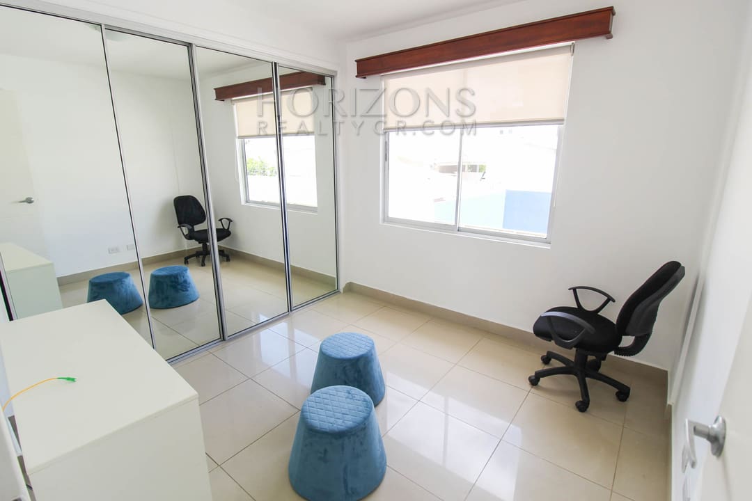 ALQUILER CASA AMUEBLADA CON PATIO EN CURRIDABAT 3 HABITACIONES noj715