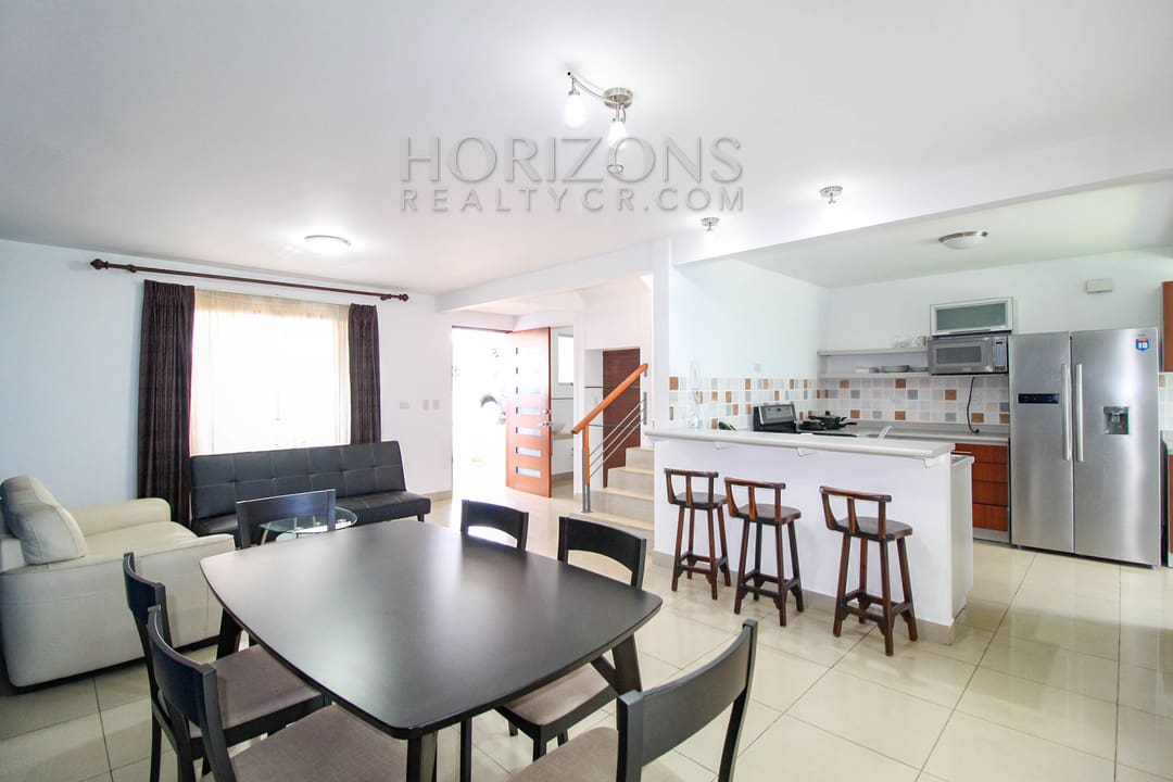 ALQUILER CASA AMUEBLADA CON PATIO EN CURRIDABAT 3 HABITACIONES noj715