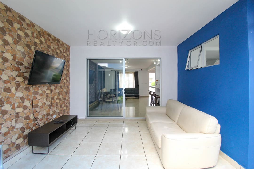 ALQUILER CASA AMUEBLADA CON PATIO EN CURRIDABAT 3 HABITACIONES noj715