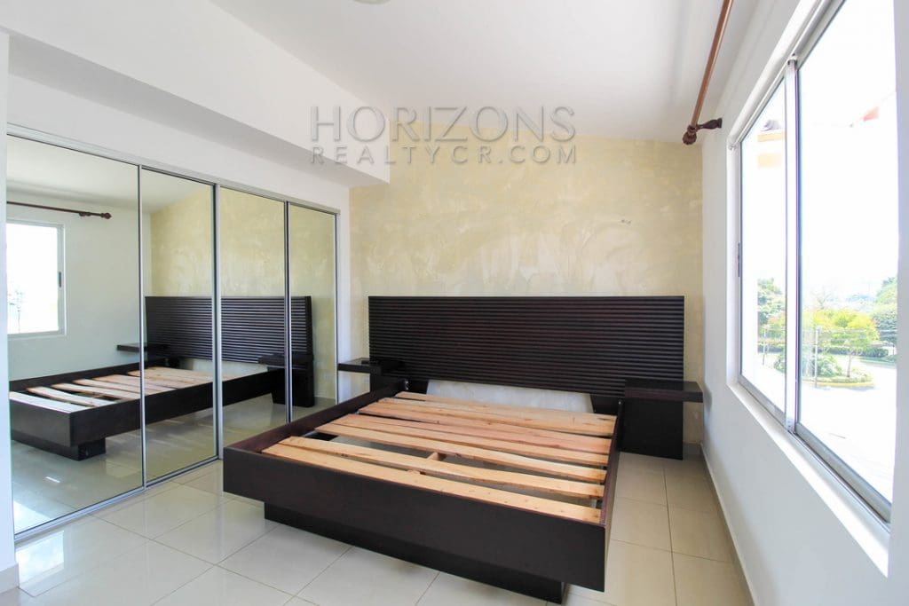 ALQUILER CASA AMUEBLADA CON PATIO EN CURRIDABAT 3 HABITACIONES noj715