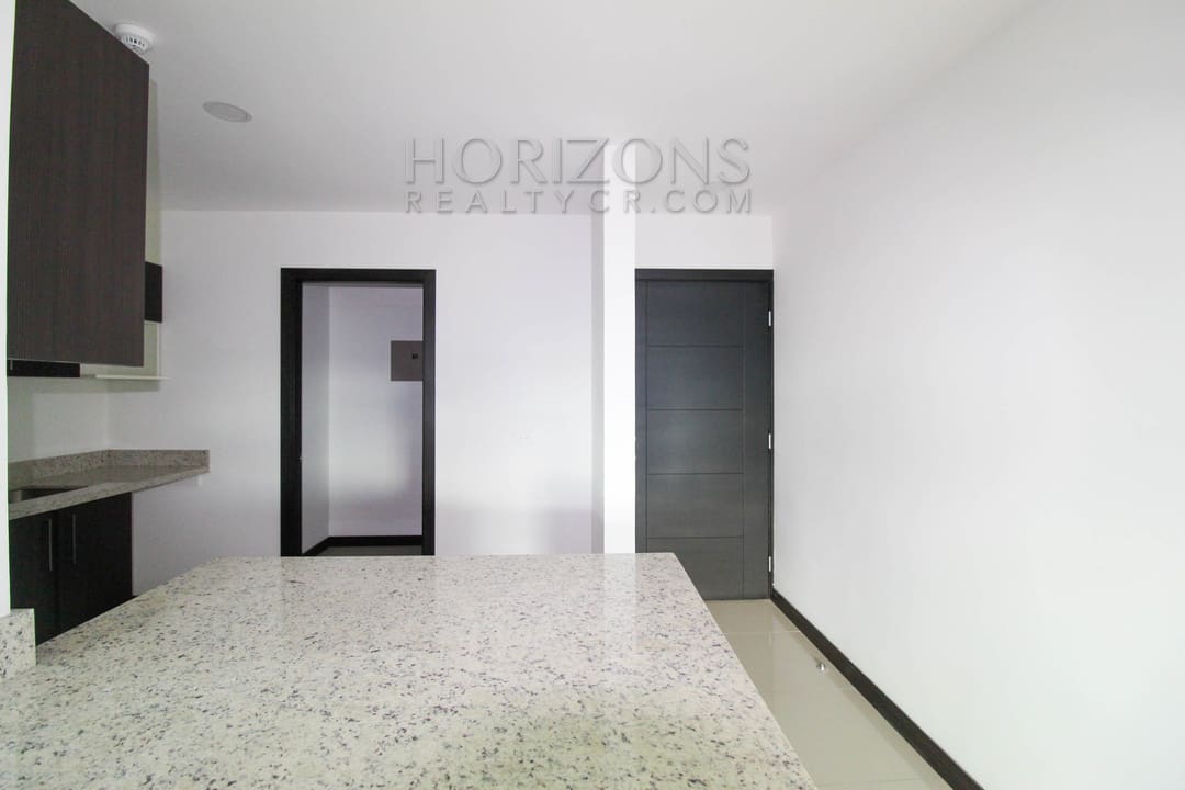 APARTAMENTO CON HERMOSA VISTA EN CURRIDABAT 2 HABITACIONES SE ALQUILA noj721