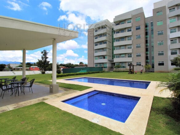 Apartamento En Venta En Curridabat, Condominio Vistas De Altamonte, Primer Nivel