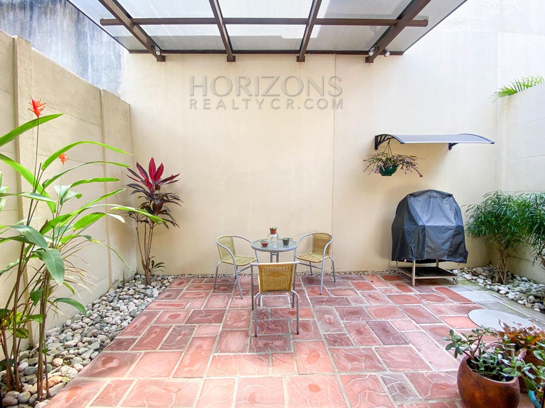 SE VENDE CASA OPORTUNIDAD DE  INVERSION EN SANTA ANA nja875