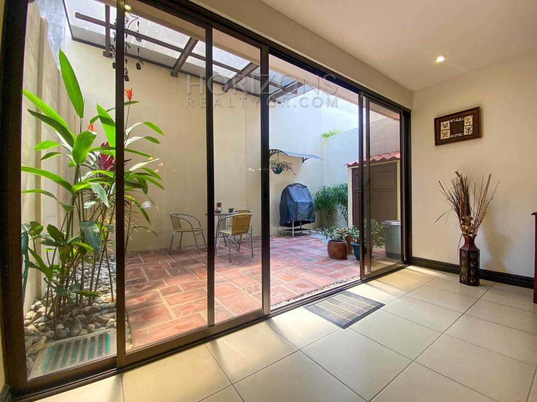SE VENDE CASA OPORTUNIDAD DE  INVERSION EN SANTA ANA nja875