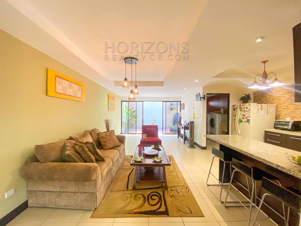 SE VENDE CASA OPORTUNIDAD DE  INVERSION EN SANTA ANA nja875