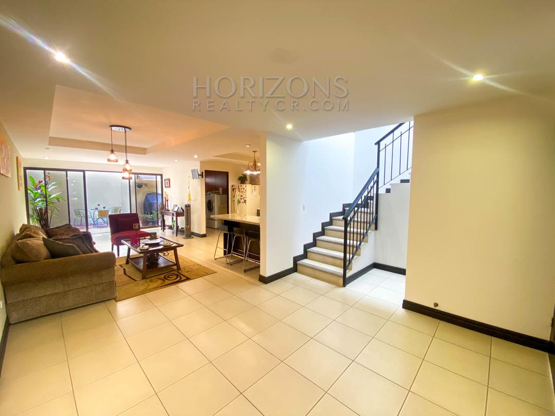 SE VENDE CASA OPORTUNIDAD DE  INVERSION EN SANTA ANA nja875
