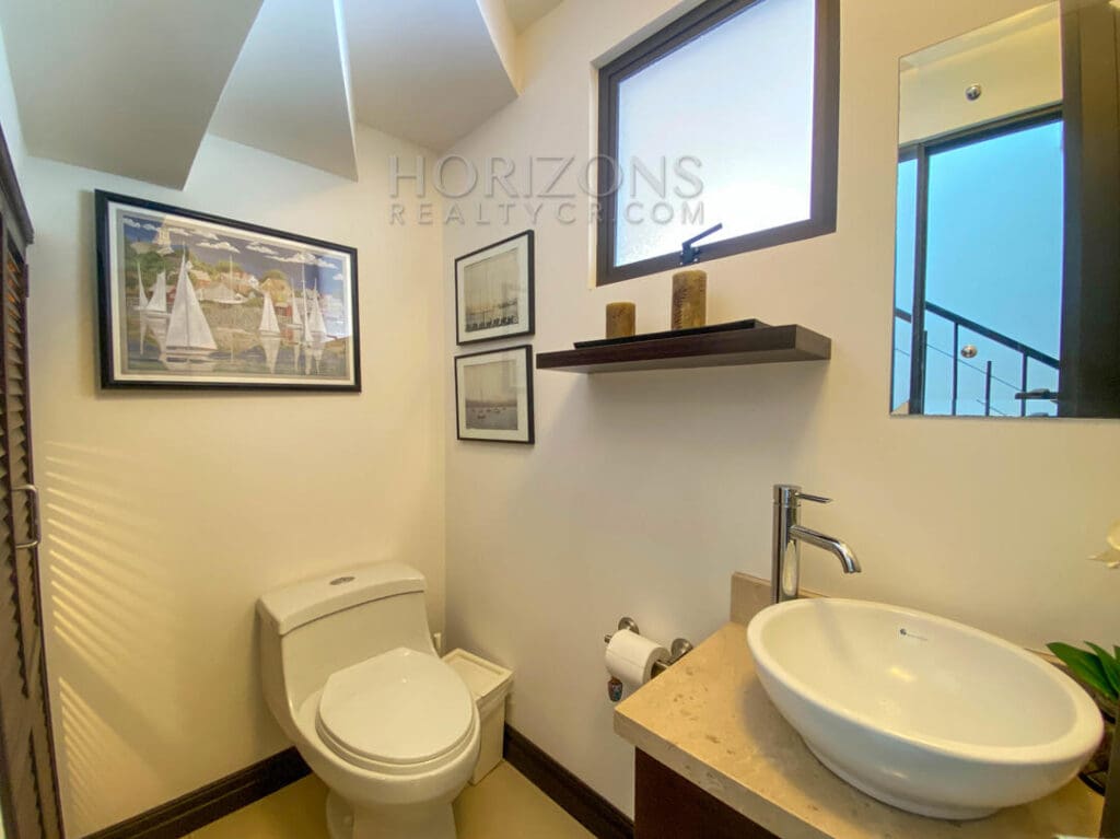SE VENDE CASA OPORTUNIDAD DE  INVERSION EN SANTA ANA nja875