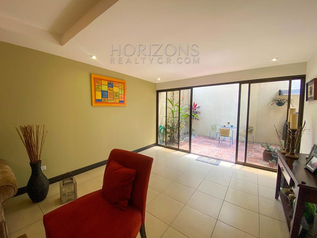 SE VENDE CASA OPORTUNIDAD DE  INVERSION EN SANTA ANA nja875