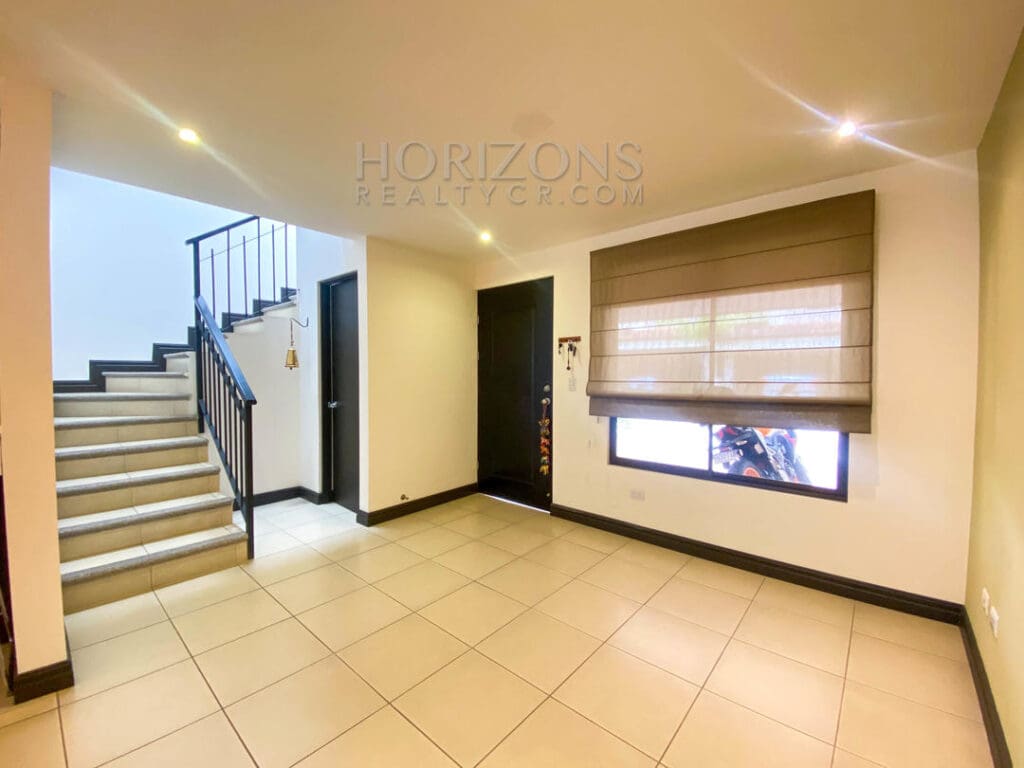 SE VENDE CASA OPORTUNIDAD DE  INVERSION EN SANTA ANA nja875