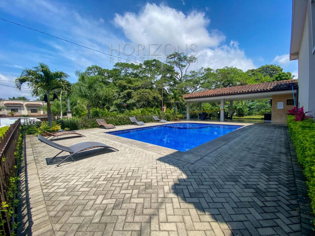 SE VENDE CASA OPORTUNIDAD DE  INVERSION EN SANTA ANA nja875