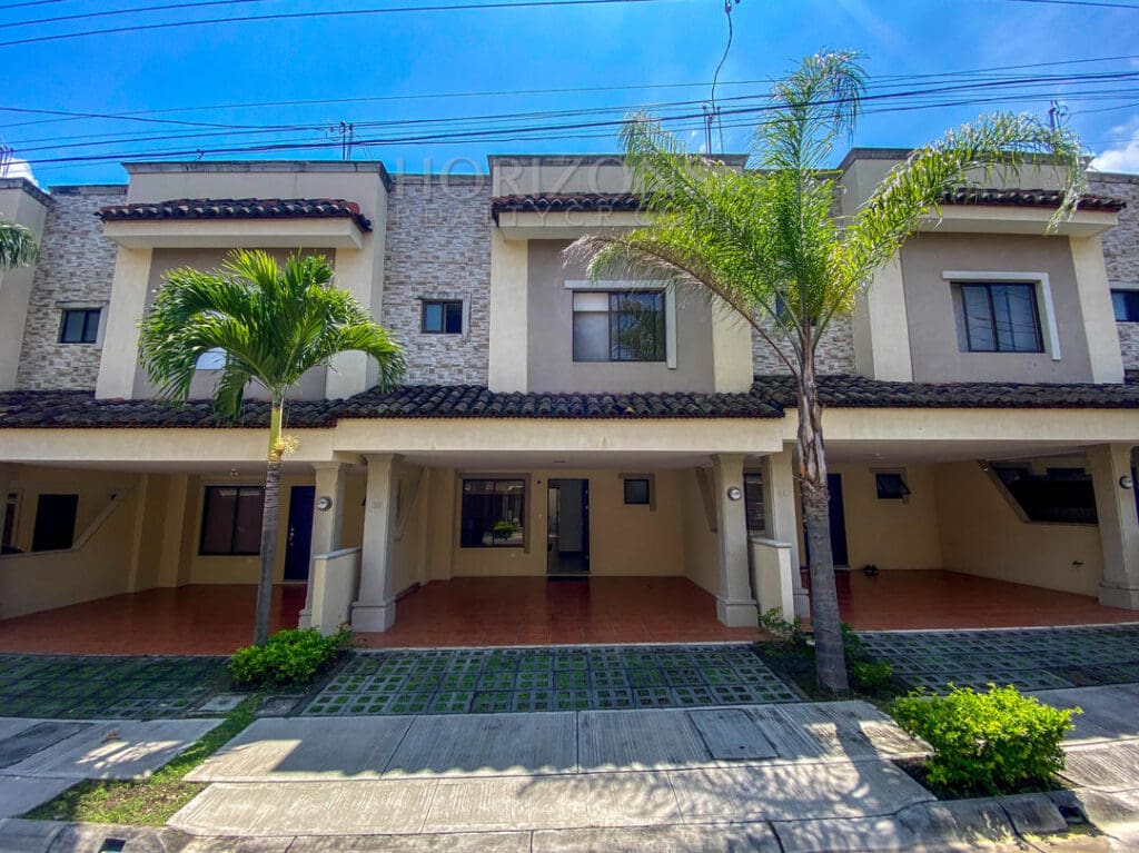 SE VENDE CASA OPORTUNIDAD DE  INVERSION EN SANTA ANA nja875