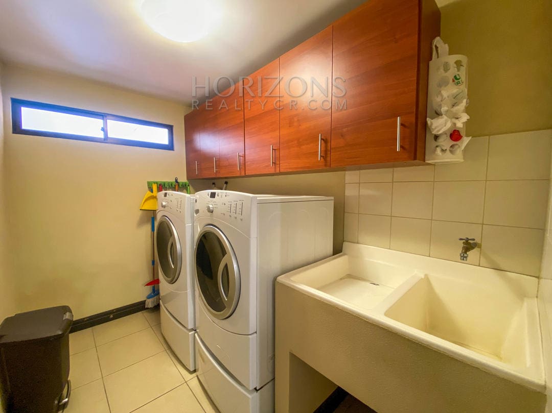 SE VENDE CASA OPORTUNIDAD DE  INVERSION EN SANTA ANA nja875