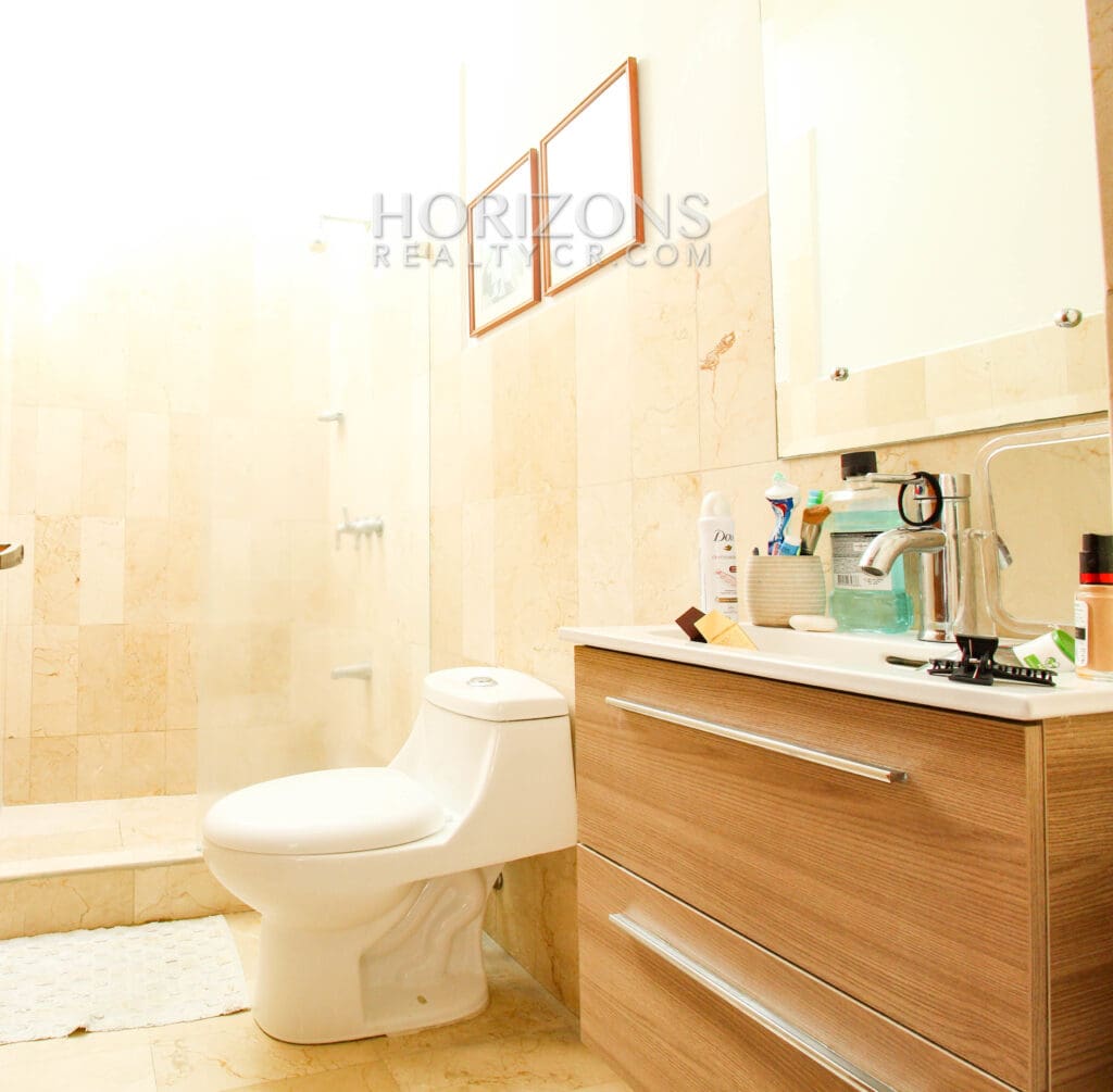 AMPLIA CASA EN VENTA 3 HABITACIONES DE 2 NIVELES BELLO HORIZONTE njv89