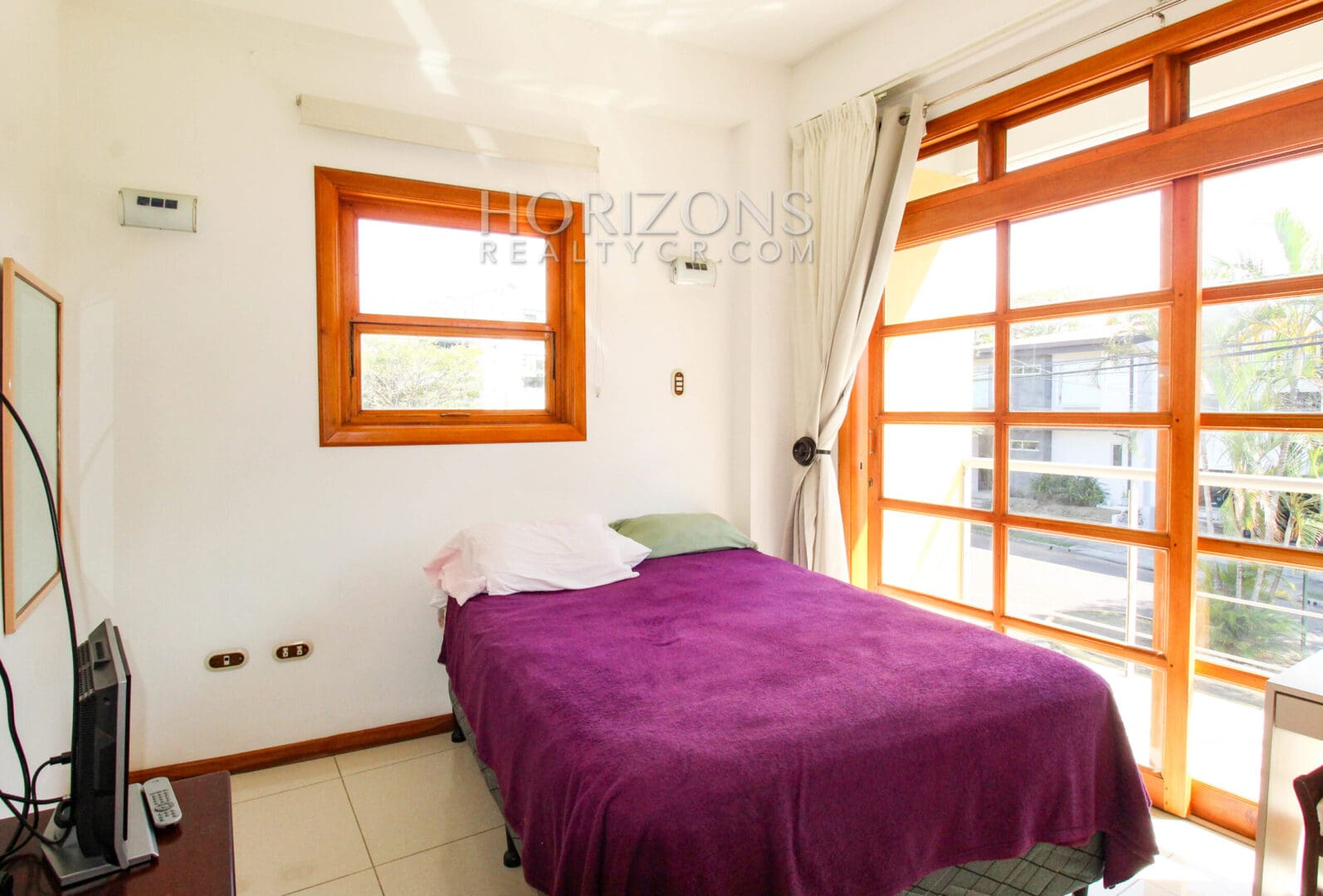 AMPLIA CASA EN VENTA 3 HABITACIONES DE 2 NIVELES BELLO HORIZONTE njv89
