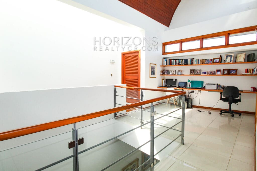 AMPLIA CASA EN VENTA 3 HABITACIONES DE 2 NIVELES BELLO HORIZONTE njv89