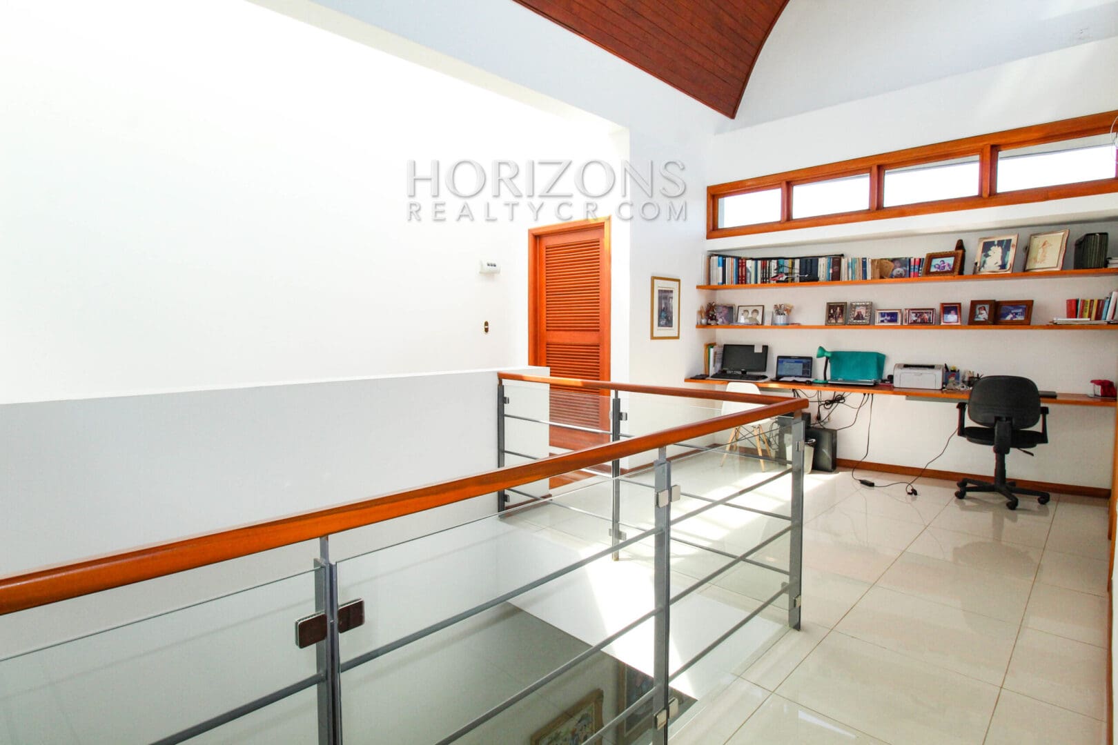AMPLIA CASA EN VENTA 3 HABITACIONES DE 2 NIVELES BELLO HORIZONTE njv89