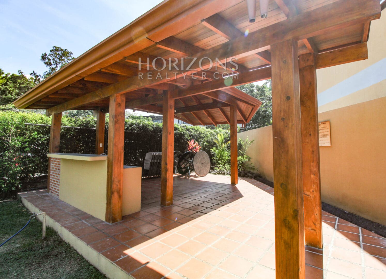 AMPLIA CASA EN VENTA 3 HABITACIONES DE 2 NIVELES BELLO HORIZONTE njv89
